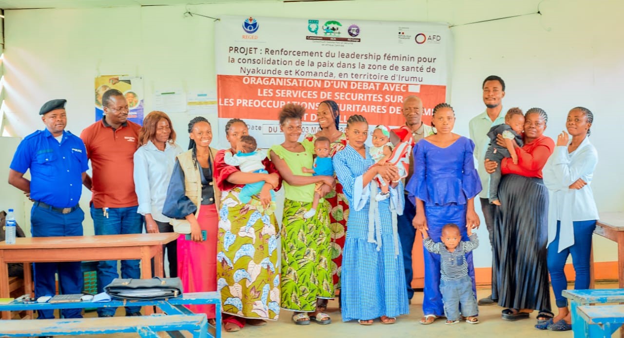 Résultat 3.1.- Image 2 : Débat entre les femmes et les services de sécurité de Nyakunde et Komanda sur les préoccupations sécuritaires des femmes